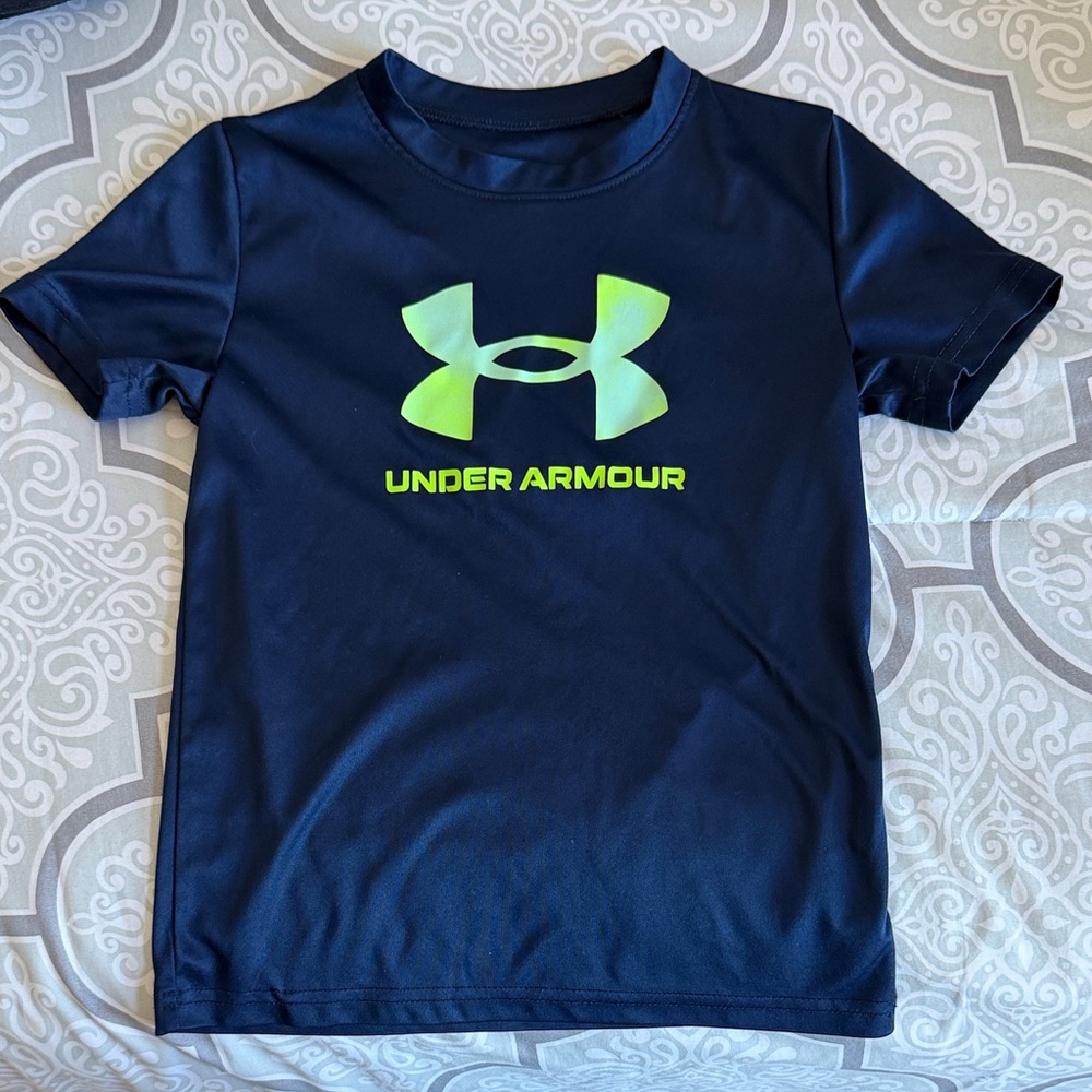🐸 Under Armour Kids Dark Blue Tee with Neon Logo 🐸